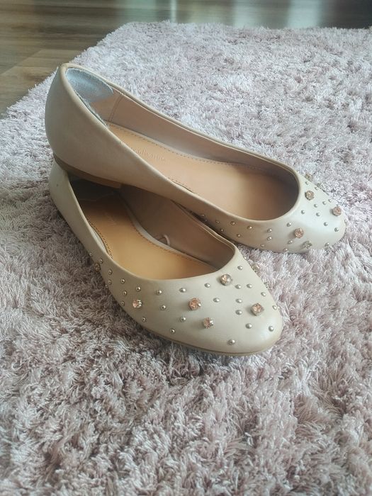 Beżowe balerinki Stradivarius