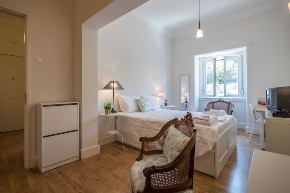 T2 - Estrada das Laranjeiras, Lisbon