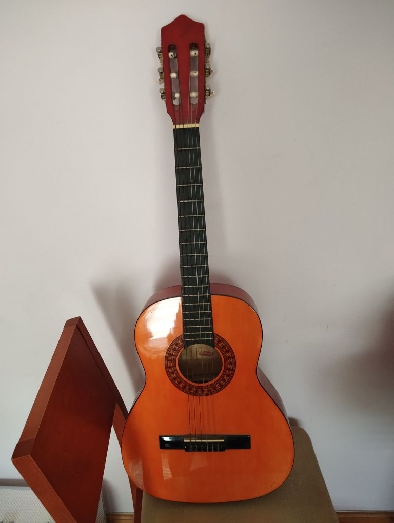 Sprzedam gitarę akustyczną