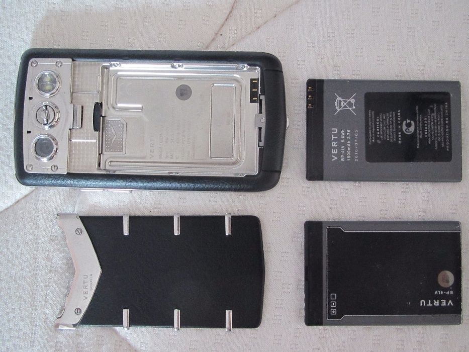 VERTU Constellation Quest Black RM-582V