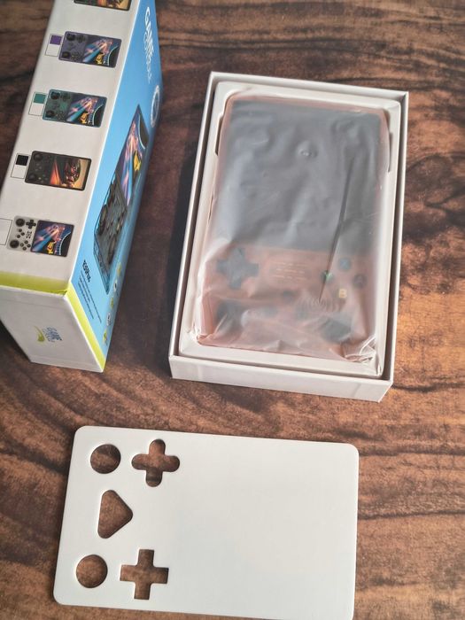 Consola R36S Plus 128GB - 20000 Jogos Incluídos