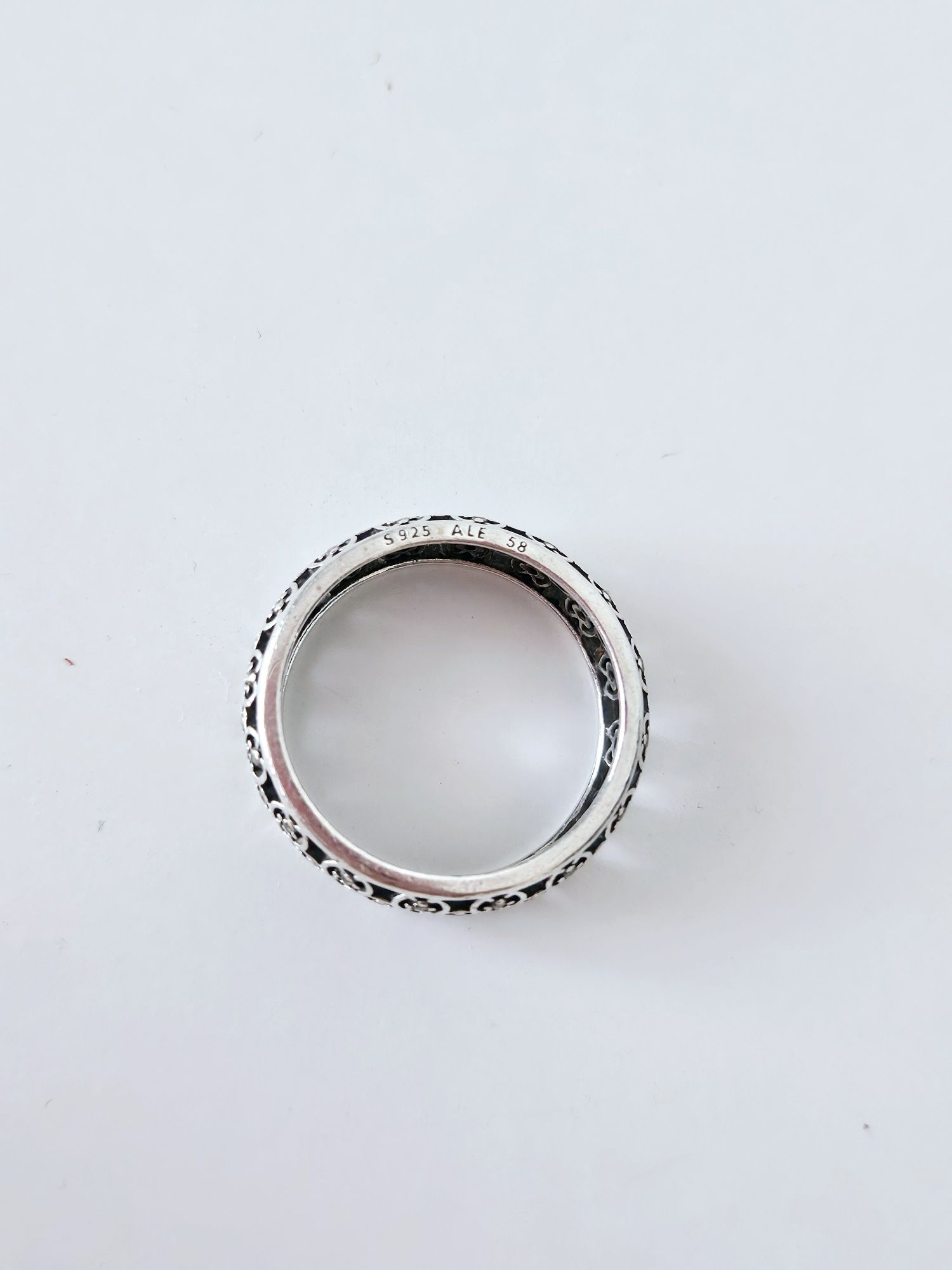 Oryginalny pierścionek Pandora 58 ażurowy orient