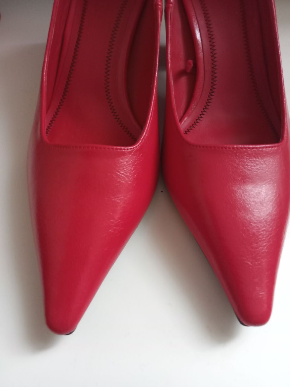 Туфли красного цвета