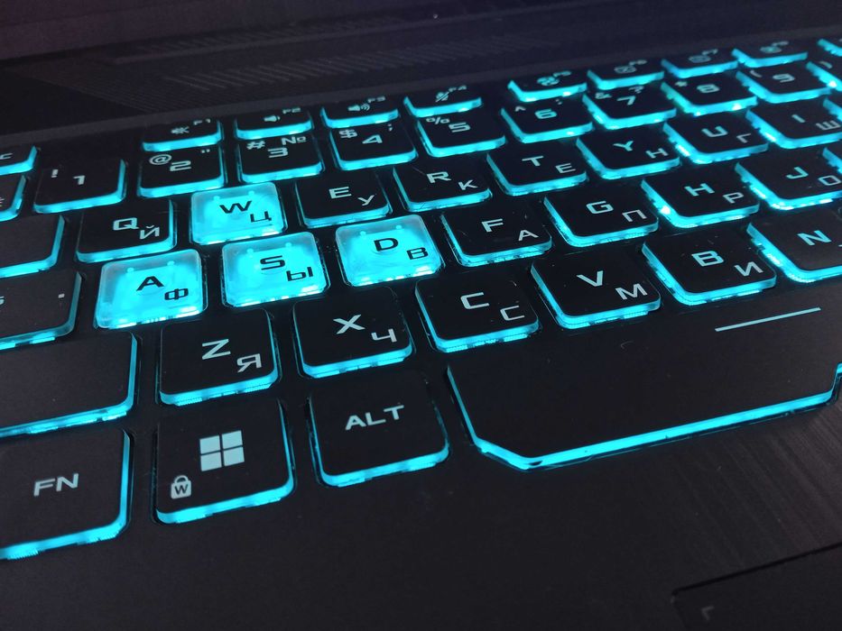 Laptop gamingowy ASUS TUF Gaming F17, i5, RTX 3050, 17,3", stan BD