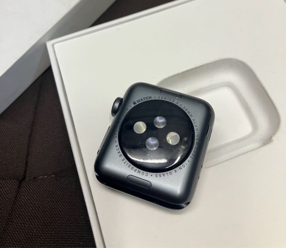 Продам годинник apple watch 3 38mm на паролі