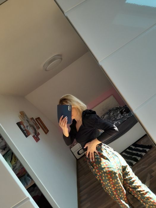 Bluzka crop top dekolt marszczoną bufiaste rękawy s m bawełna