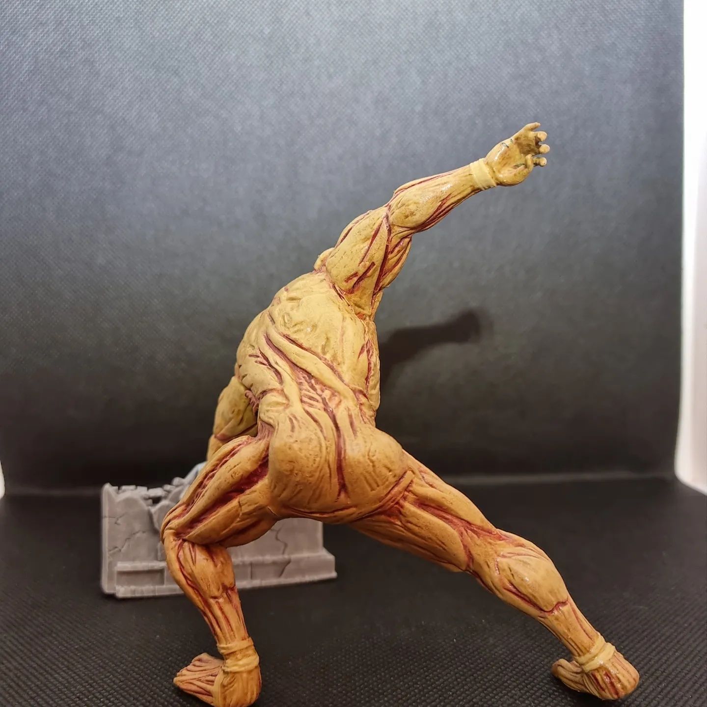 Figura de resina armor titan