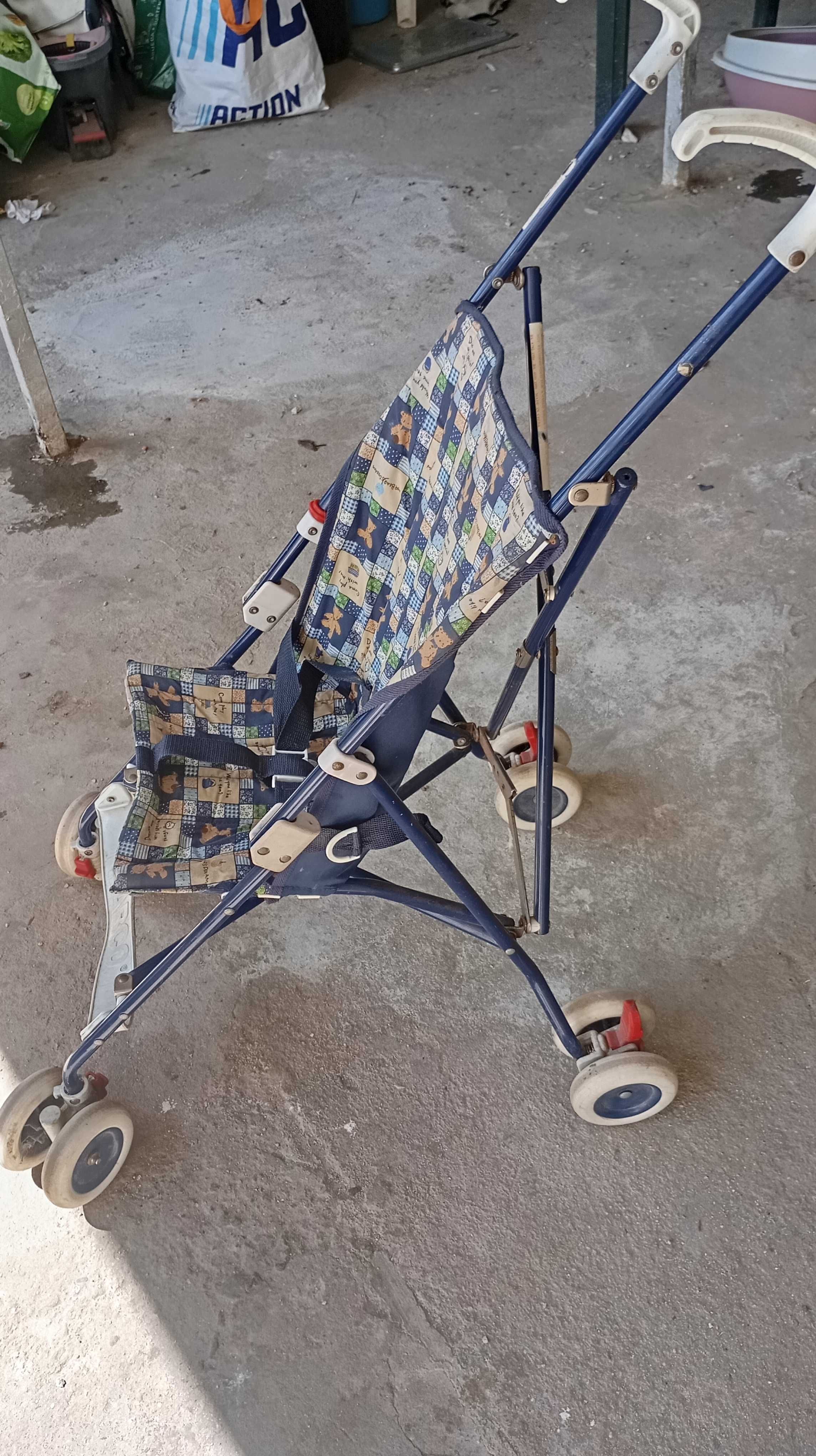 Carro de bebé a funcionar perfeitamente