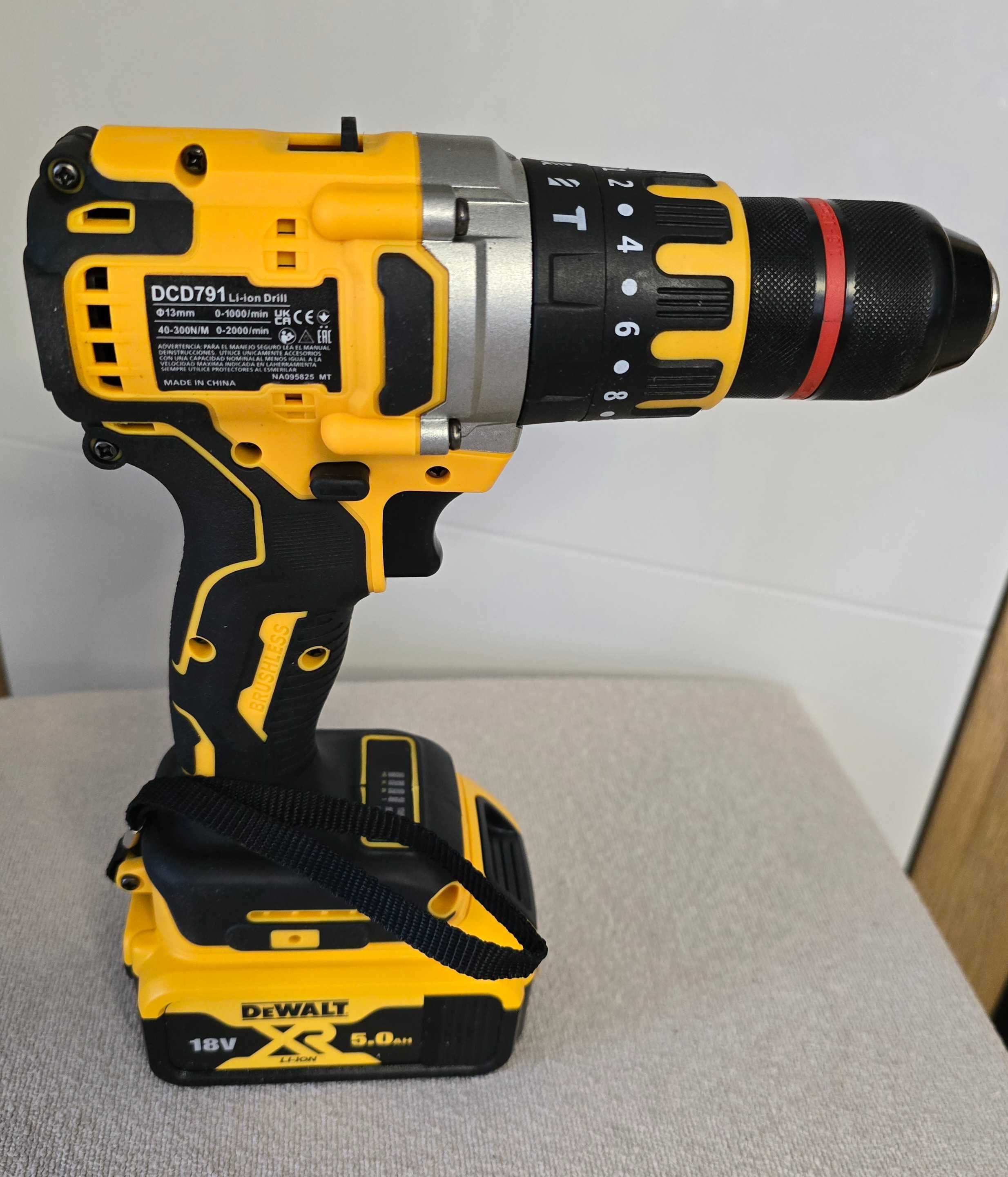 Wkrętarka akumulatorowa do baterii DEWALT