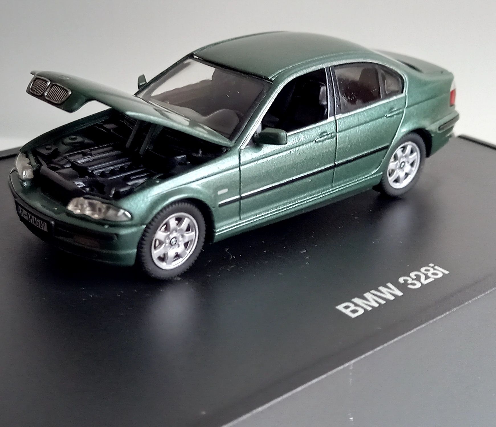 Модель 1:43 Minichamps, BMW 328i