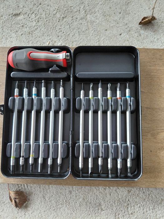 Sprzedam  trzy komplety kluczy