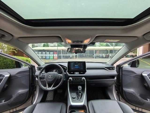 Toyota RAV4 2020 року