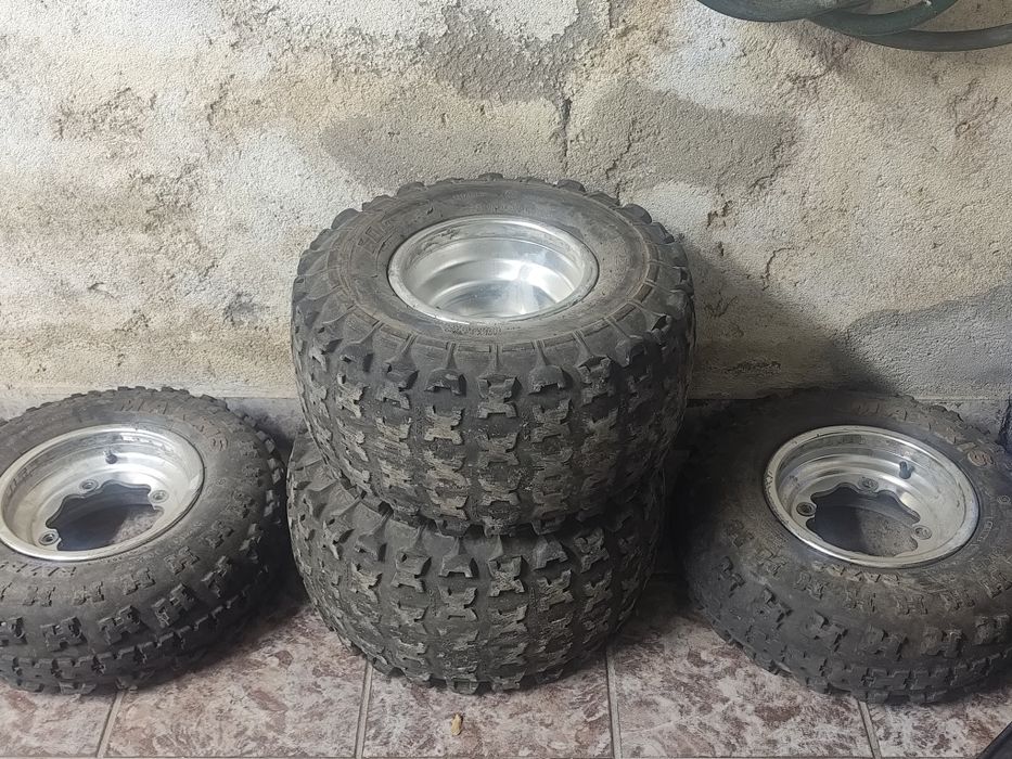 Pneus e jantes moto 4 yamaha