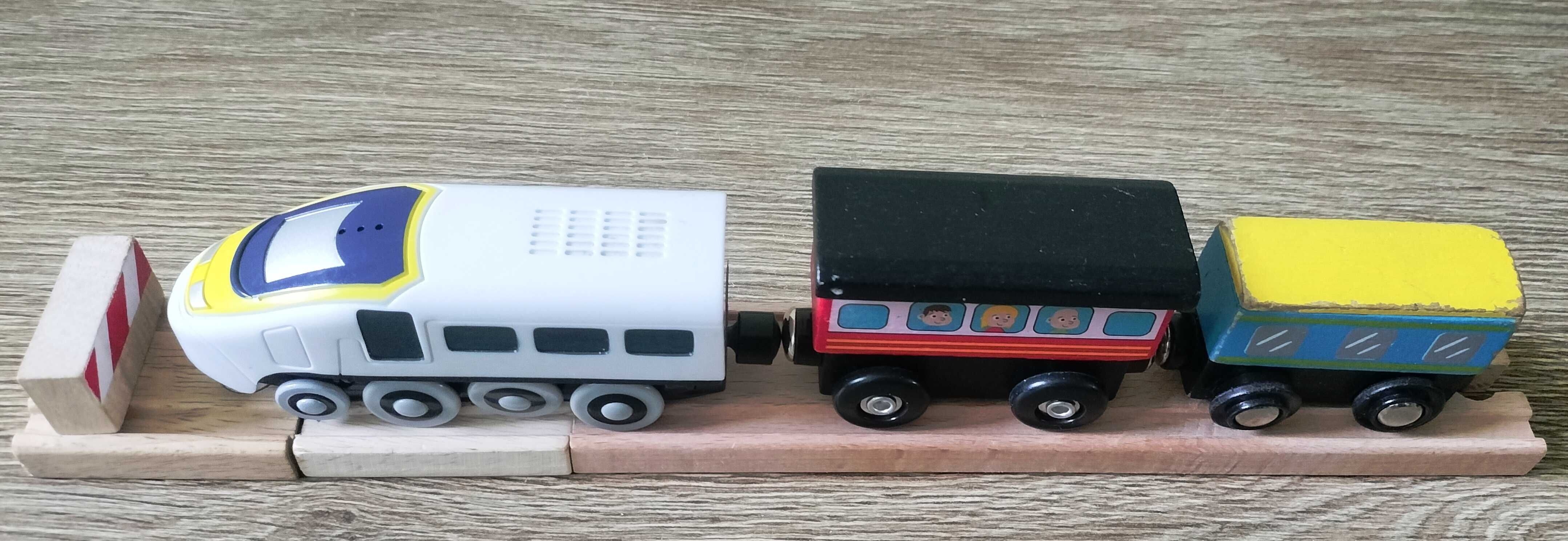Lokomotywa Maxim z 2 wagonami do torów drewnianych