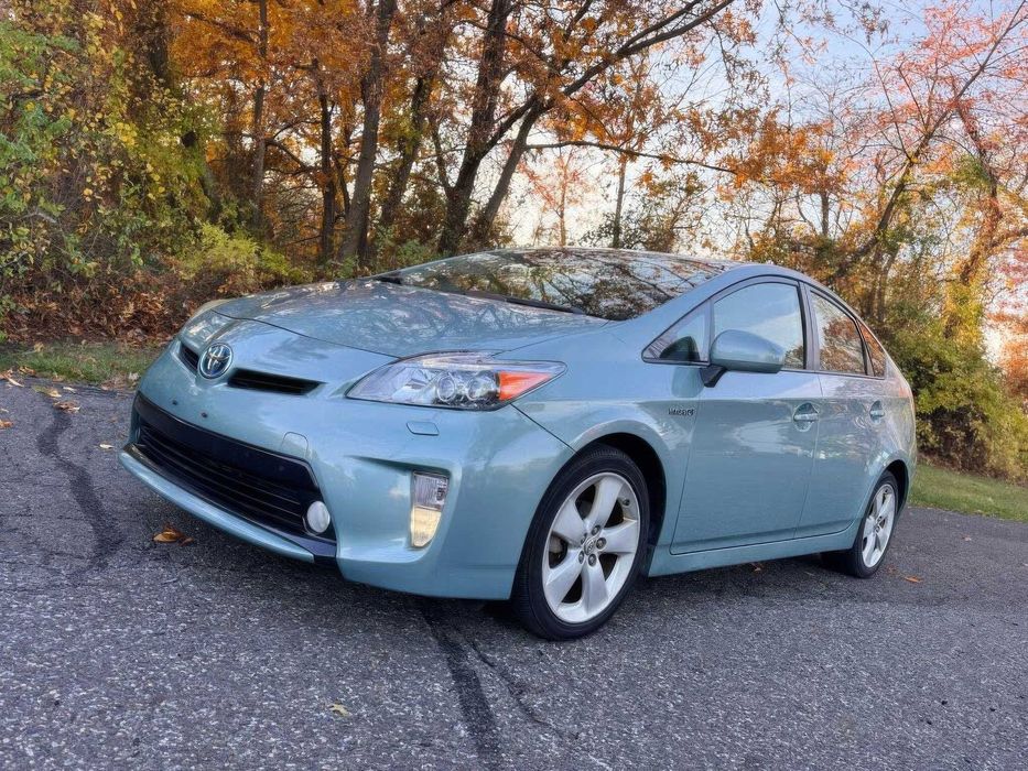 Toyota Prius Five      2013