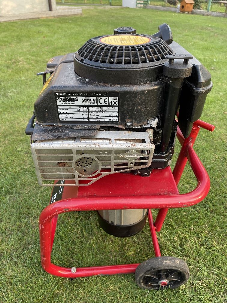 Бензогенератор  Briggs & Stratton