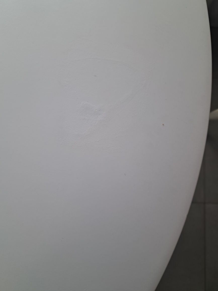 Stół okrągły w stylu ludwikowskim