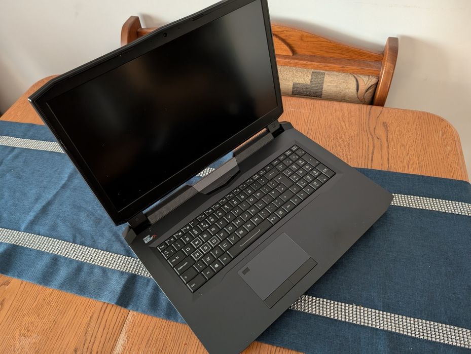 Laptop Clevo RTX2080 i9-9900k 64GB 3TB SSD 144Hz