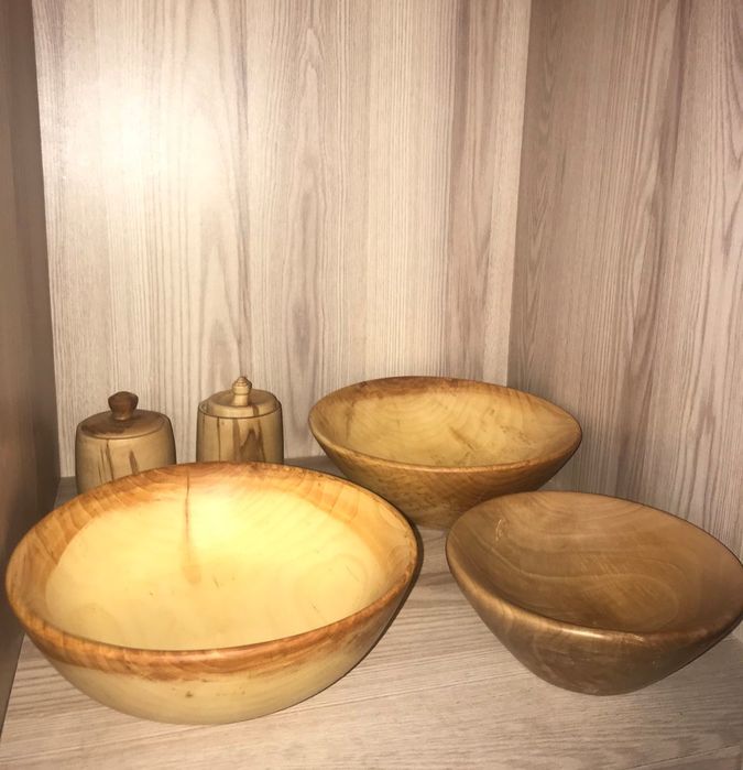 Тарілки, миски з дерева