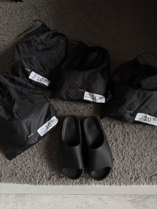 Oryginalne yeezy slides r 43  (US10)