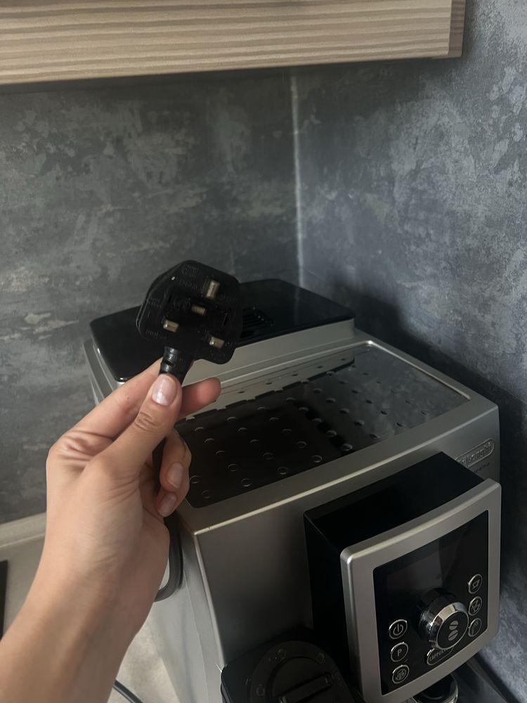Ekspres ciśnieniowy DeLonghi ECAM23.460.S z spieniaczem LatteCrema
