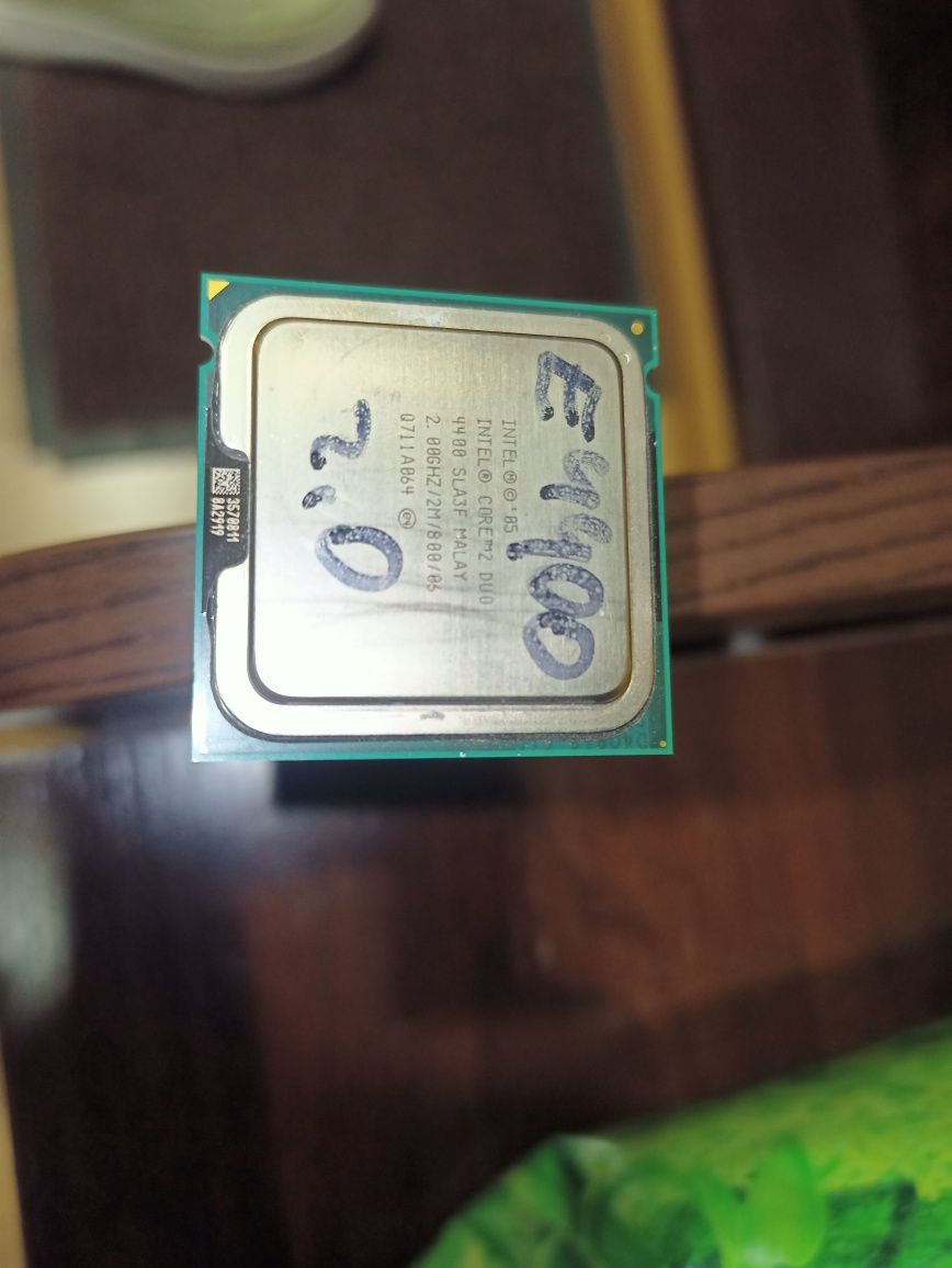 Продам процесор Intel Core 2 Duo E4400