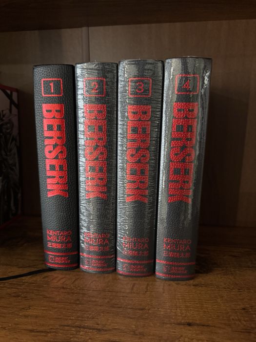 Манга BERSERK Deluxe edition, 1-4 томи (лише компоект)