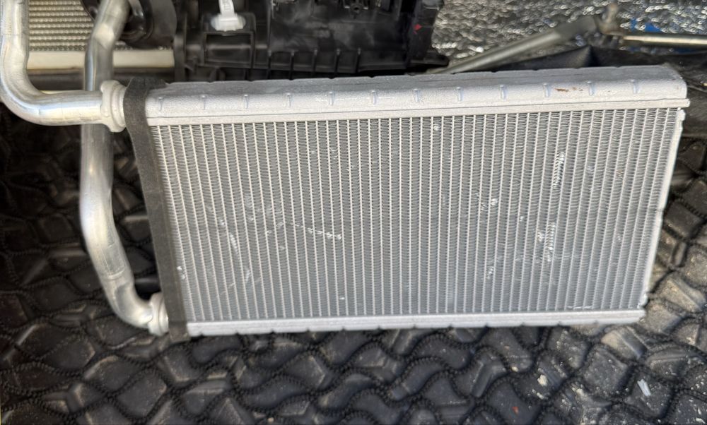 Продам радіатор печки та кондиціонера Toyota Camry 70