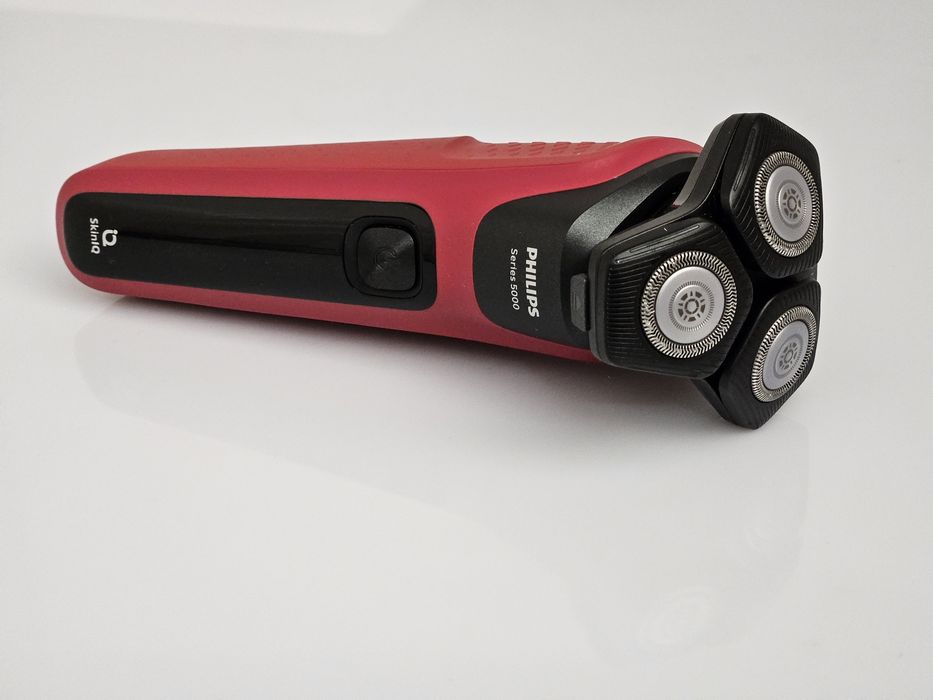 Бритва початкового преміум сегменту Philips S5000