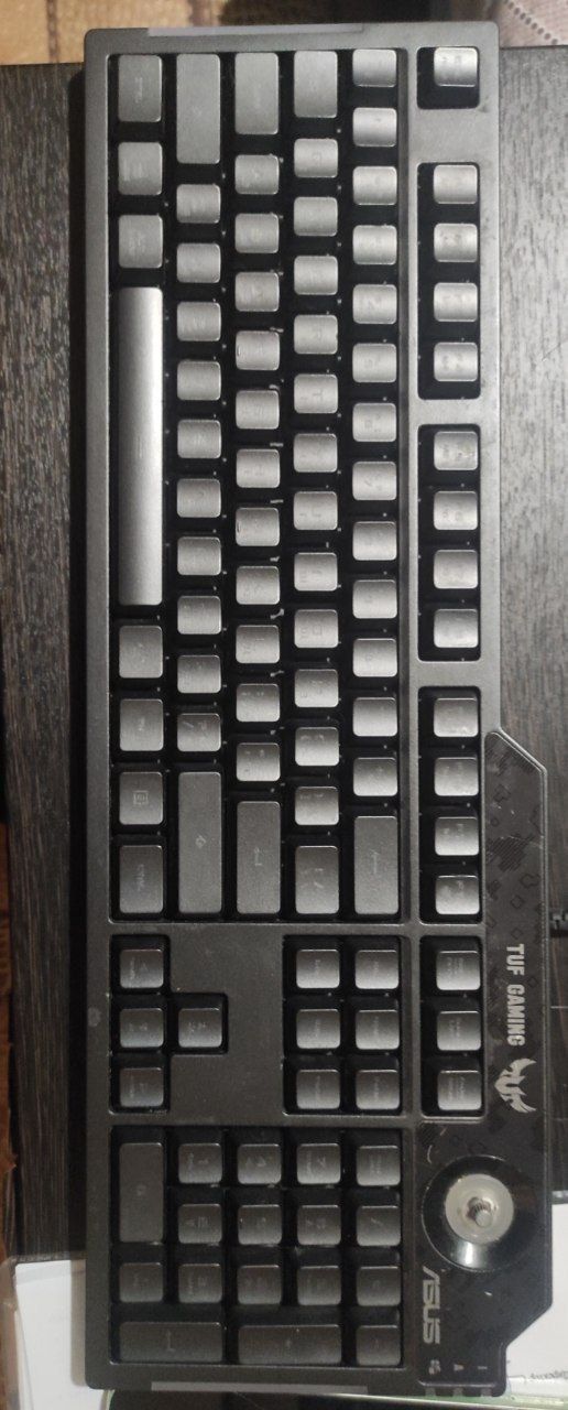 Клавиатура ASUS tuf gaming k1  новая стоит 2300 на официальном сайте