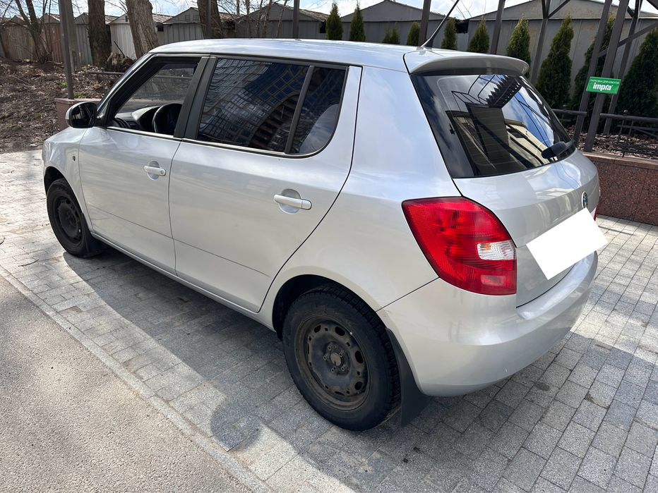 Оренда машини в таксі Skoda Fabia 1,4 Газ