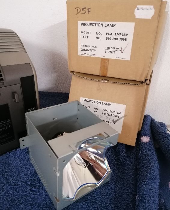 Projetor de Video Sanyo PLC-320ME, + 2 lampadas (vintage)