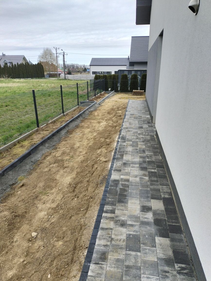 Usługi brukarskie, Minikoparka, wywrotka 3.5T