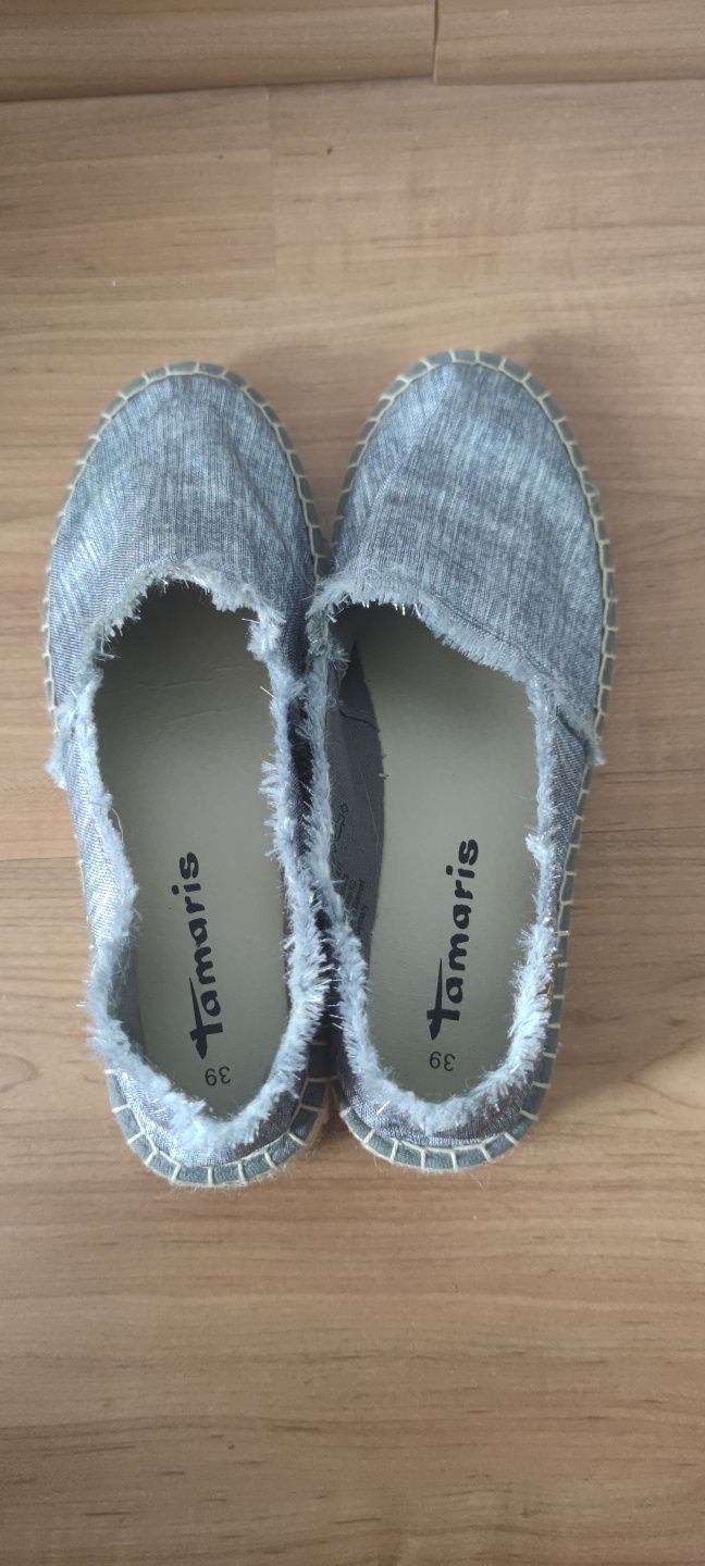 Nowe espadryle na niskim koturnie 39