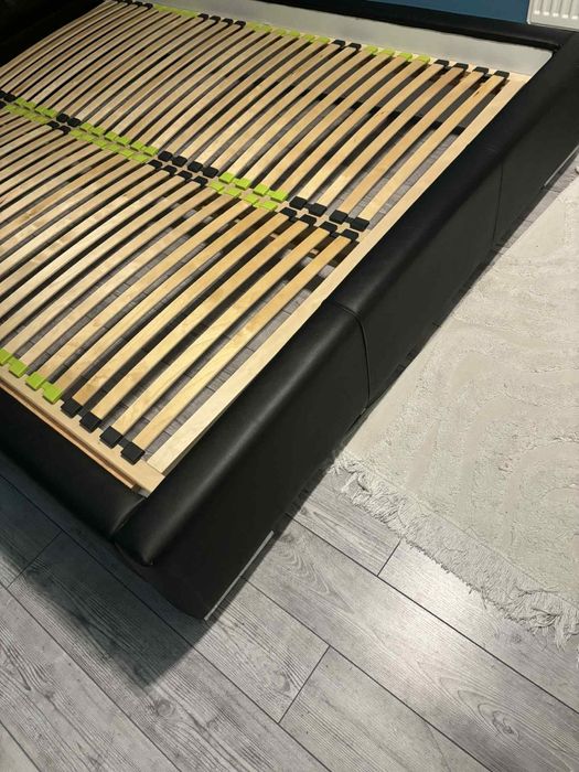 Sprzedam łóżko ze stelażem