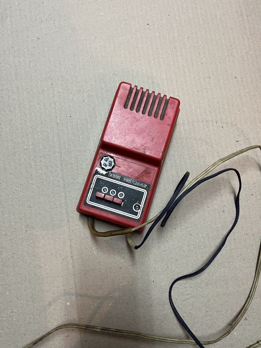 Универсальный блок питания 9/12 В с переключателем полярности