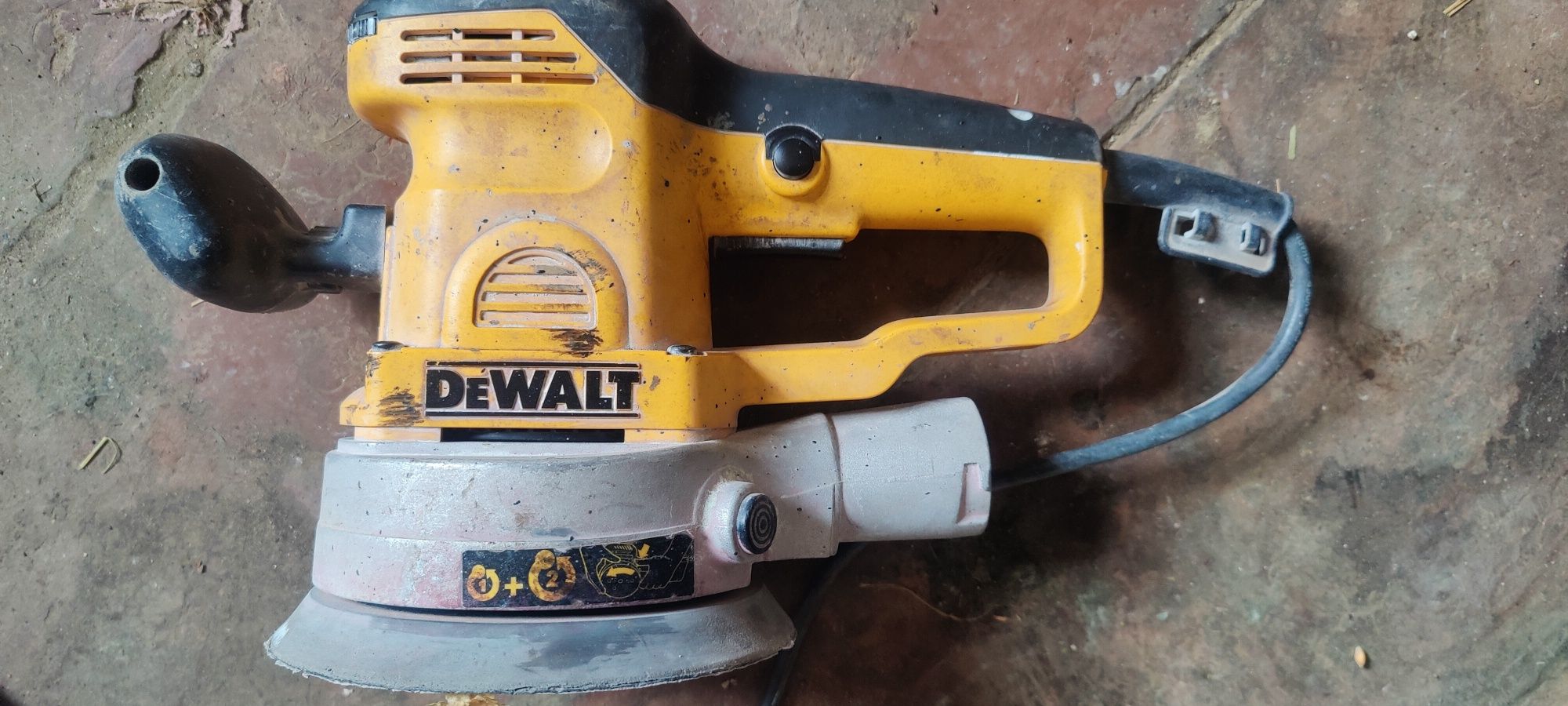 Продам Эксцентриковая виброшлифмашина DeWALT D26410