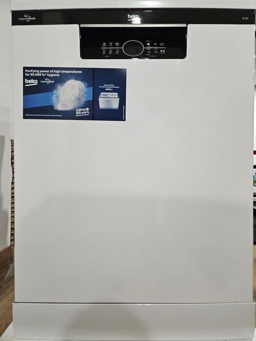 Máquina de Lavar Loiça BEKO - 15 Conjuntos - Branca - Nova c/garantia