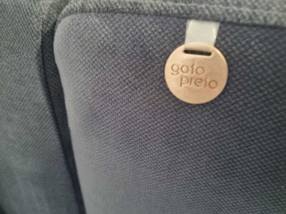 Sofá chaiselong com arrumação e cama