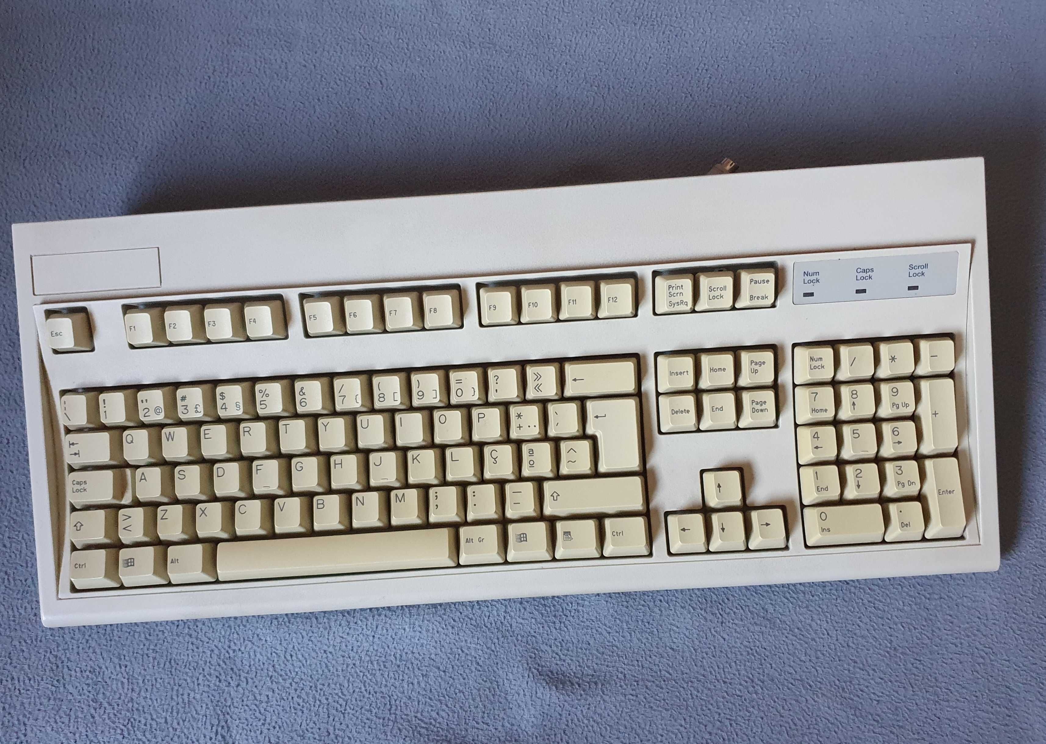 Teclados: BTC, Compaq, HP, Key Tronic, Logitech, Microsoft, NEC, NMB
