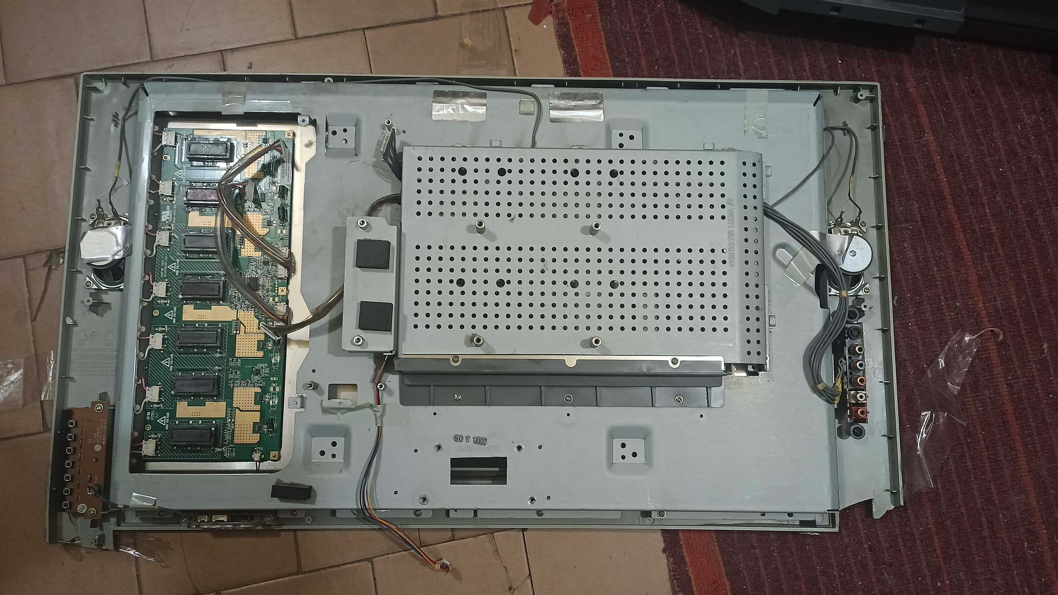 27" ЖК Телевизор LG RZ-27L55