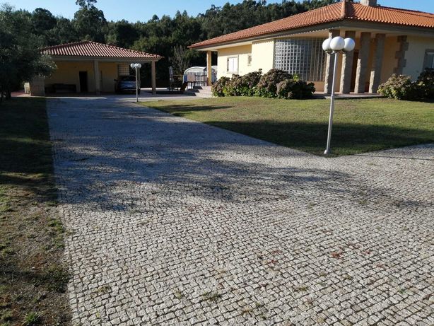 Moradia T4 com piscina coberta e campo de ténis em Vila Caíz Amarante