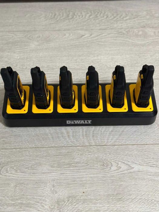РАЦІЇ DEWALT DXFRS300 6 шт. + 6-ти портовий ЗП до них DXFRSCH6-300