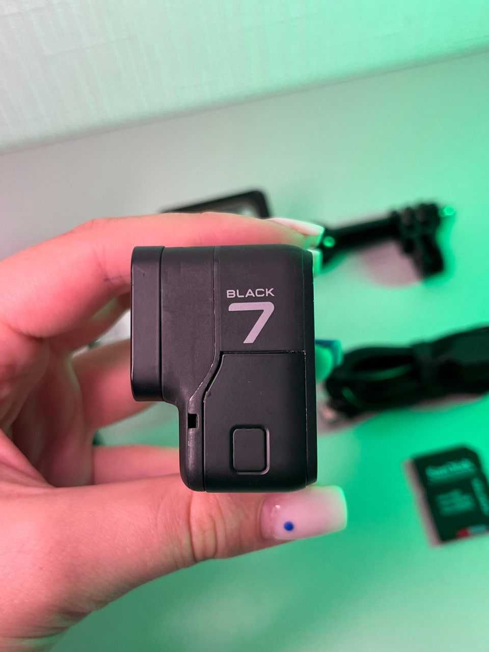 Екшн-камера GoPro HERO 7 black з чудовим комплектом.