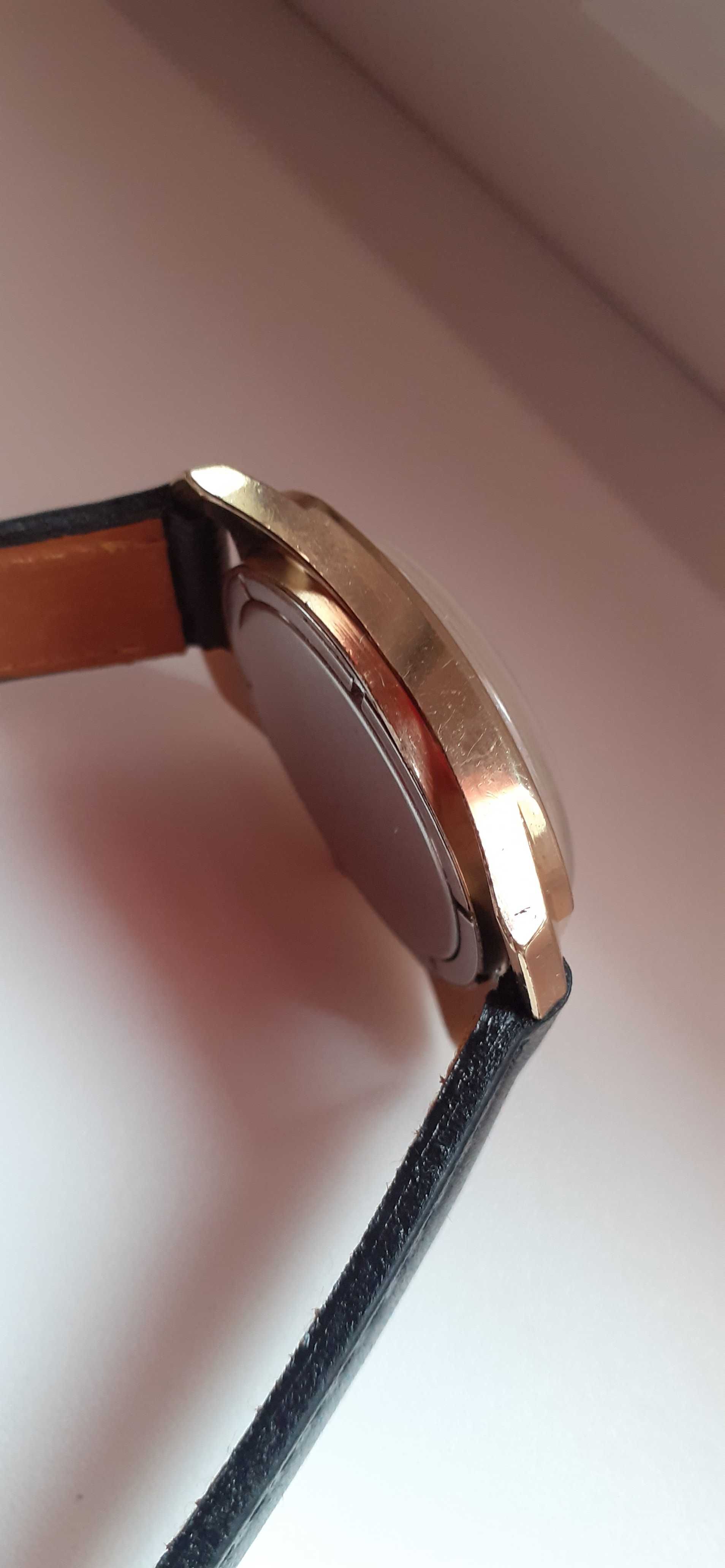 Zegarek WOSTOK 18 JEWELS złoty stan super.