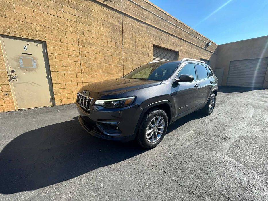 Jeep Cherokee Latitude Plus 2019 року