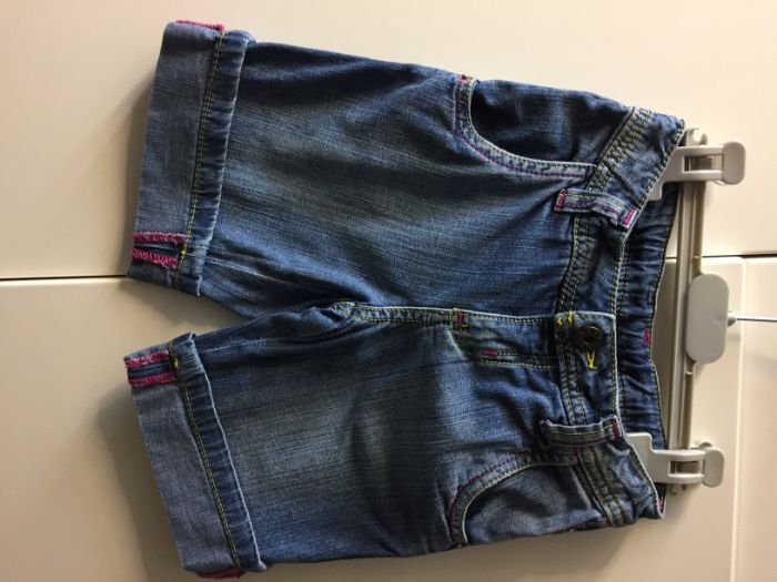 Conjunto T-shirt rosa choque e calção de ganga