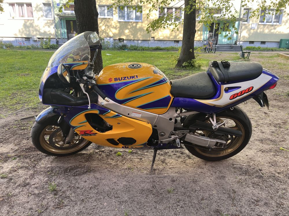 Zamienie Suzuki GSX R600 SRAD na mniejszy.