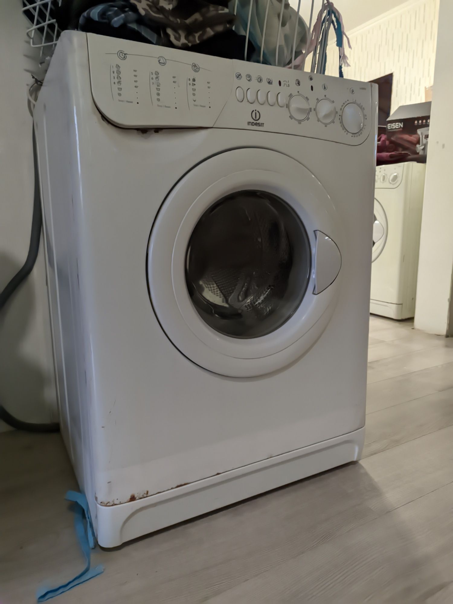 Продам стиральную машыну Indesit W105TX. Цена за 2 шт.