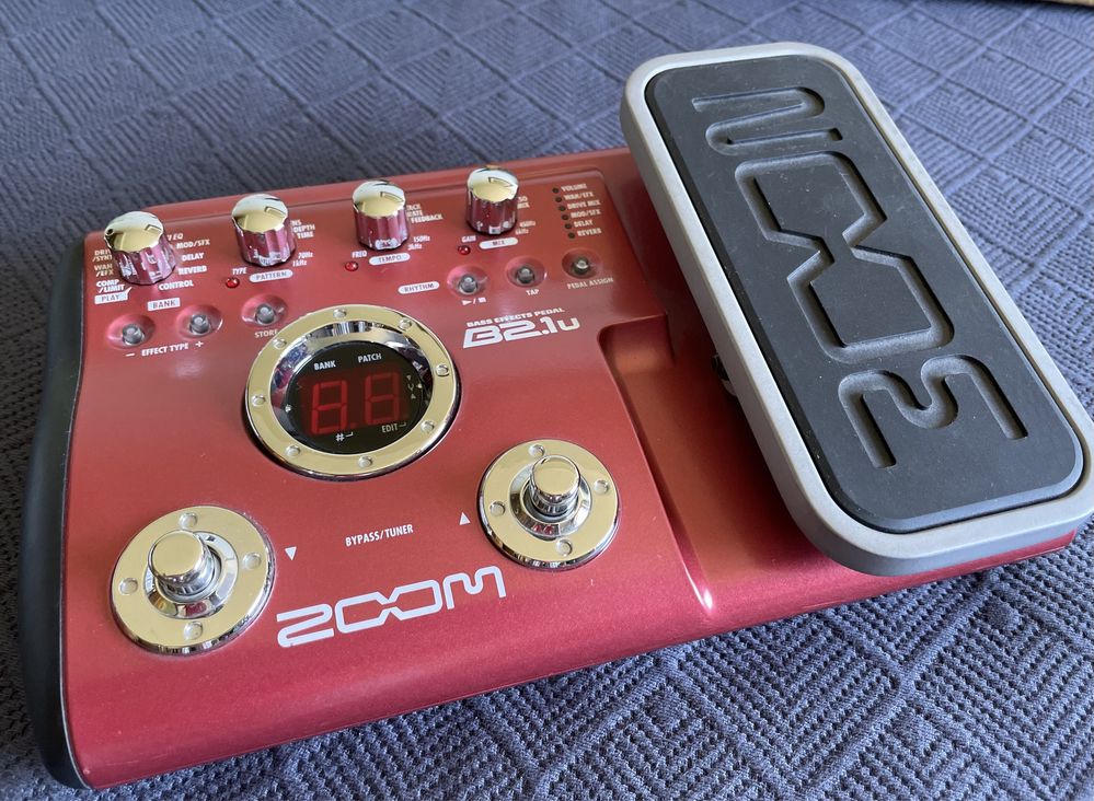 ZOOM B2.1u - Pedal de efeitos para Baixo
